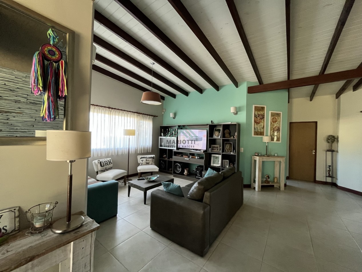 EN VENTA - PINAMAR  - NAYADES - CASA 3 DORMITORIOS CON PILETA CERCADA