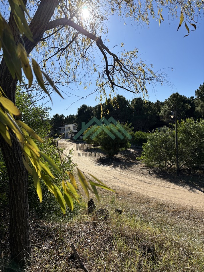 EN VENTA - COSTA ESMERALDA - LOTE BARRIO GOLF 2 - 1.530M2 CON FONDO DE 41M LINEALES DE VISTA AL CAMPO DE GOLF