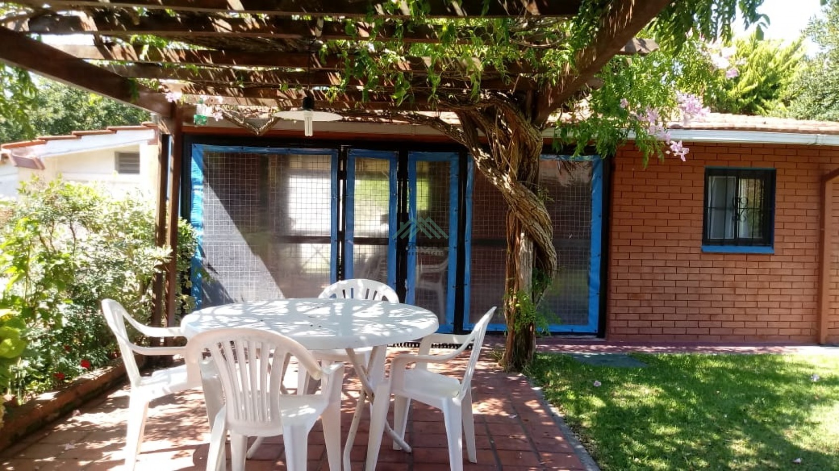 EN VENTA - MAR DE OSTENDE - CASA EN DOS LOTES MULTIFAMILIARES 
