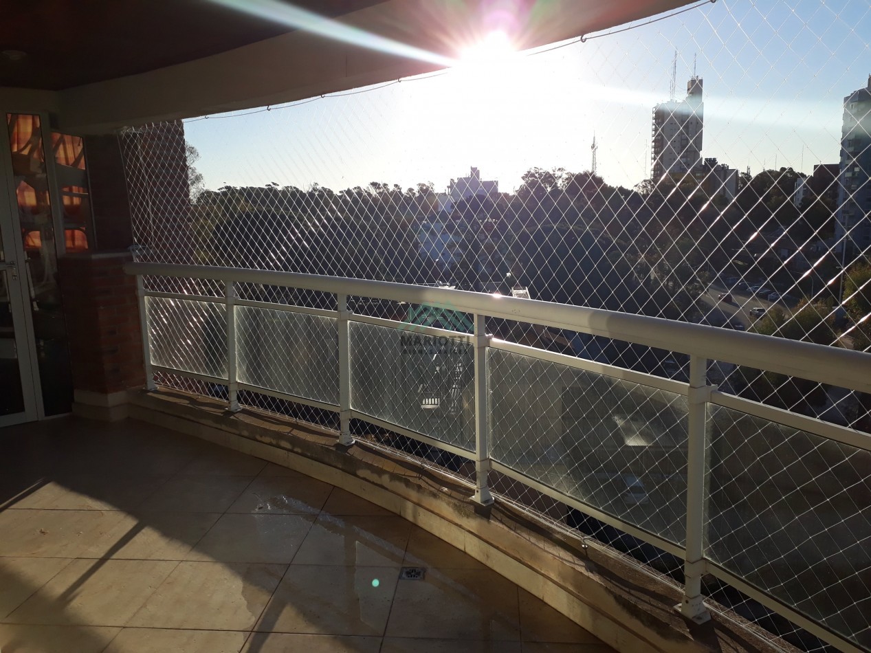 EN VENTA - PINAMAR - CENTRO - DEPARTAMENTO SEMIPISO CON ESTACIONAMIENTO PRIVADO 