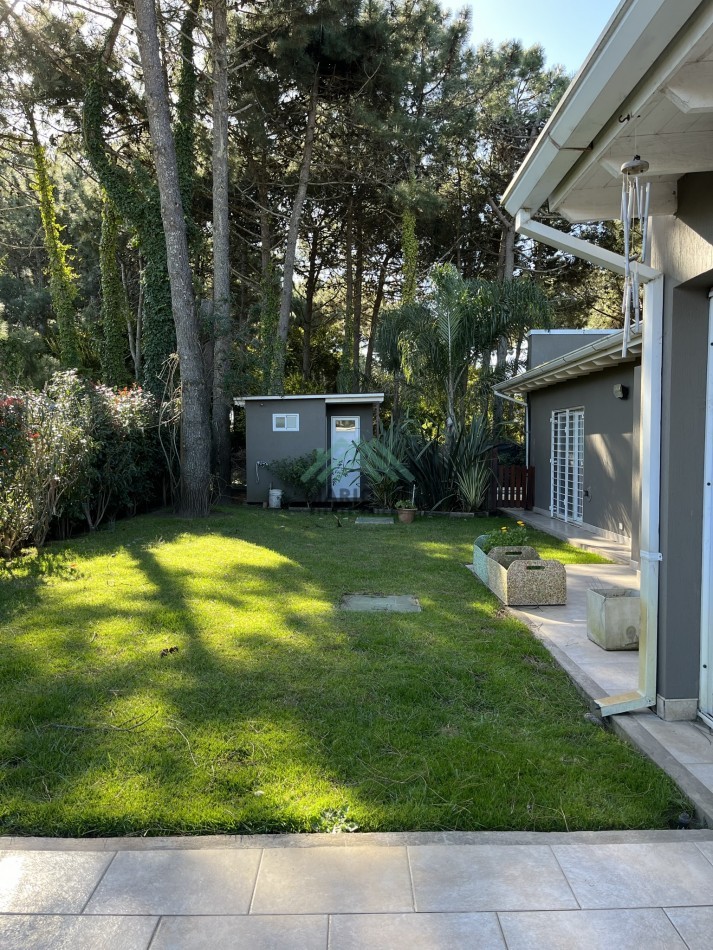 EN VENTA - PINAMAR  - NAYADES - CASA 3 DORMITORIOS CON PILETA CERCADA