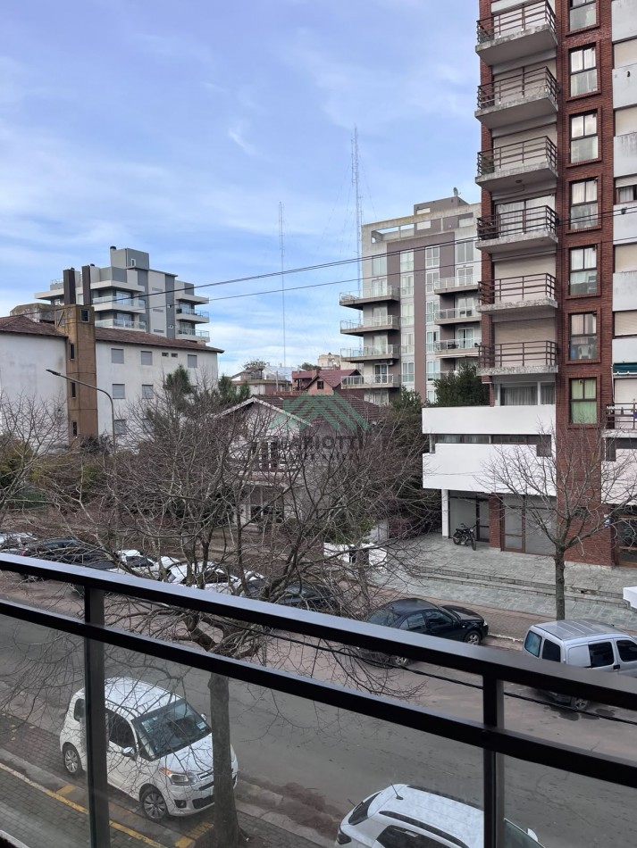 EN ALQUILER ANUAL - PINAMAR - CENTRO - DEPARTAMENTO 2 AMBIENTES CON BALCON 
