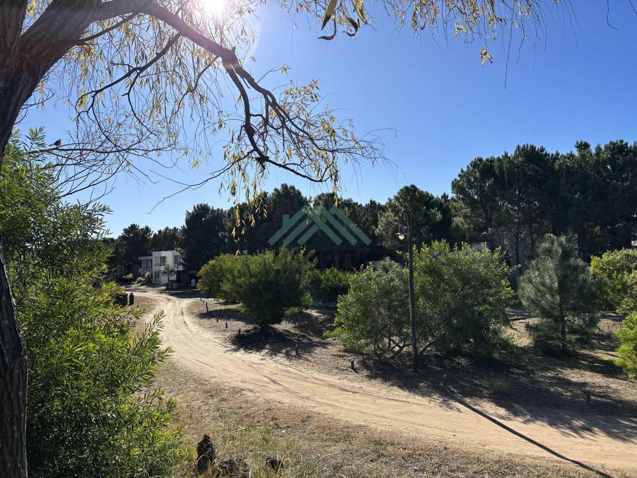 EN VENTA - COSTA ESMERALDA - LOTE BARRIO GOLF 2 - 1.530M2 CON FONDO DE 41M LINEALES DE VISTA AL CAMPO DE GOLF