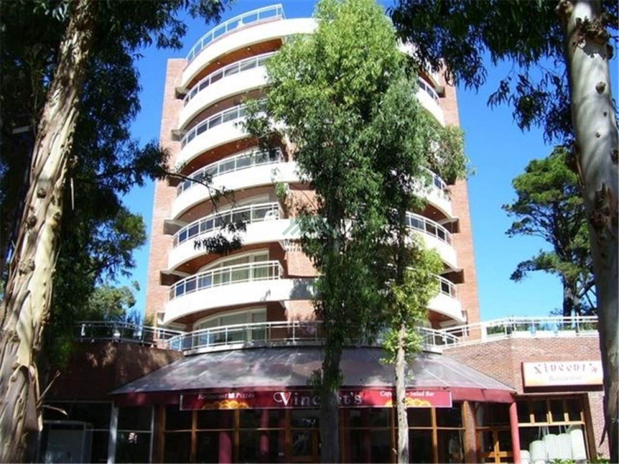 EN VENTA - PINAMAR - CENTRO - DEPARTAMENTO SEMIPISO CON ESTACIONAMIENTO PRIVADO 