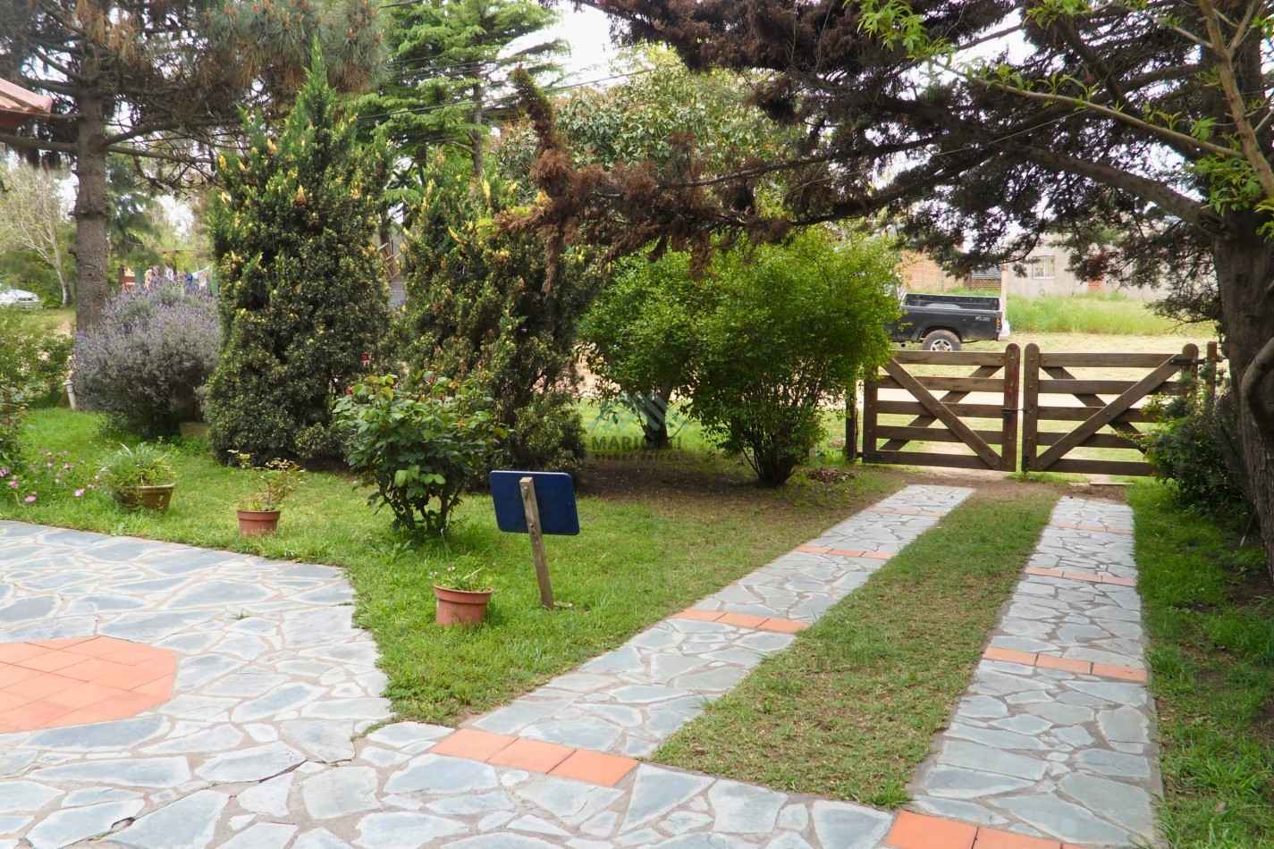 EN VENTA - OSTENDE - CASA 3 DORMITORIOS 2 BAÑOS CON DEPARTAMENTO INDENPENDIENTE