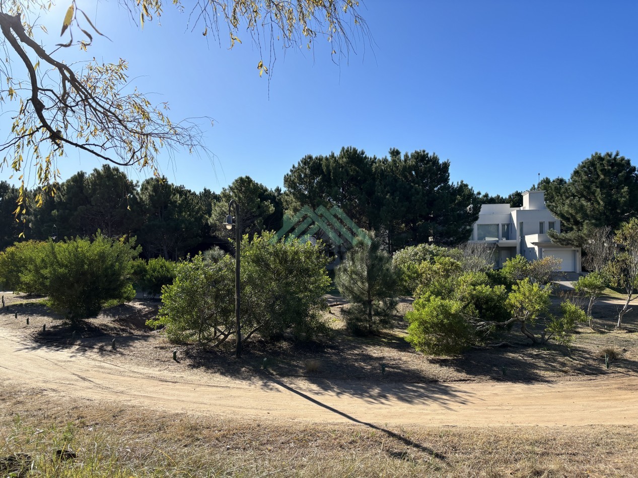 EN VENTA - COSTA ESMERALDA - LOTE BARRIO GOLF 2 - 1.530M2 CON FONDO DE 41M LINEALES DE VISTA AL CAMPO DE GOLF