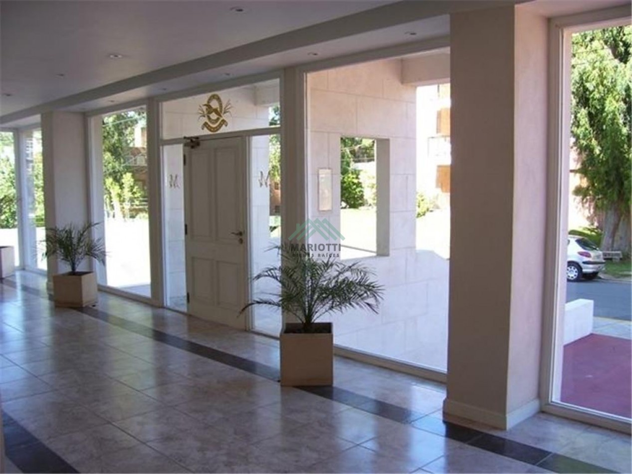 EN VENTA - PINAMAR - CENTRO - DEPARTAMENTO SEMIPISO CON ESTACIONAMIENTO PRIVADO 