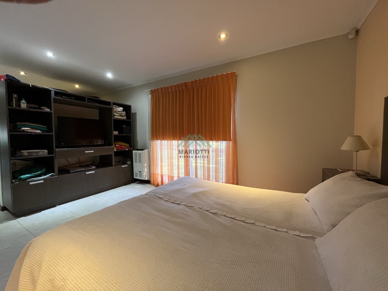 EN VENTA - PINAMAR  - NAYADES - CASA 3 DORMITORIOS CON PILETA CERCADA