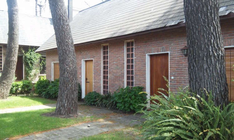 PINAMAR CENTRO - DUPLEX 2 DORMITORIOS 2 BANOS PATIO CON PARRILLA CERCA DEL CENTRO