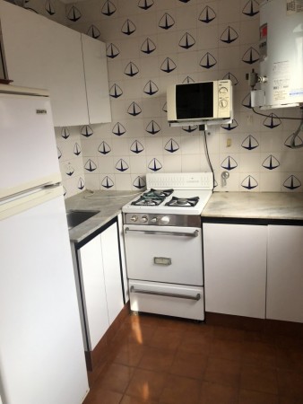 PINAMAR CENTRO - DUPLEX 2 DORMITORIOS 2 BANOS PATIO CON PARRILLA CERCA DEL CENTRO