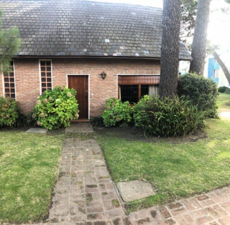 PINAMAR CENTRO - DUPLEX 2 DORMITORIOS 2 BANOS PATIO CON PARRILLA CERCA DEL CENTRO