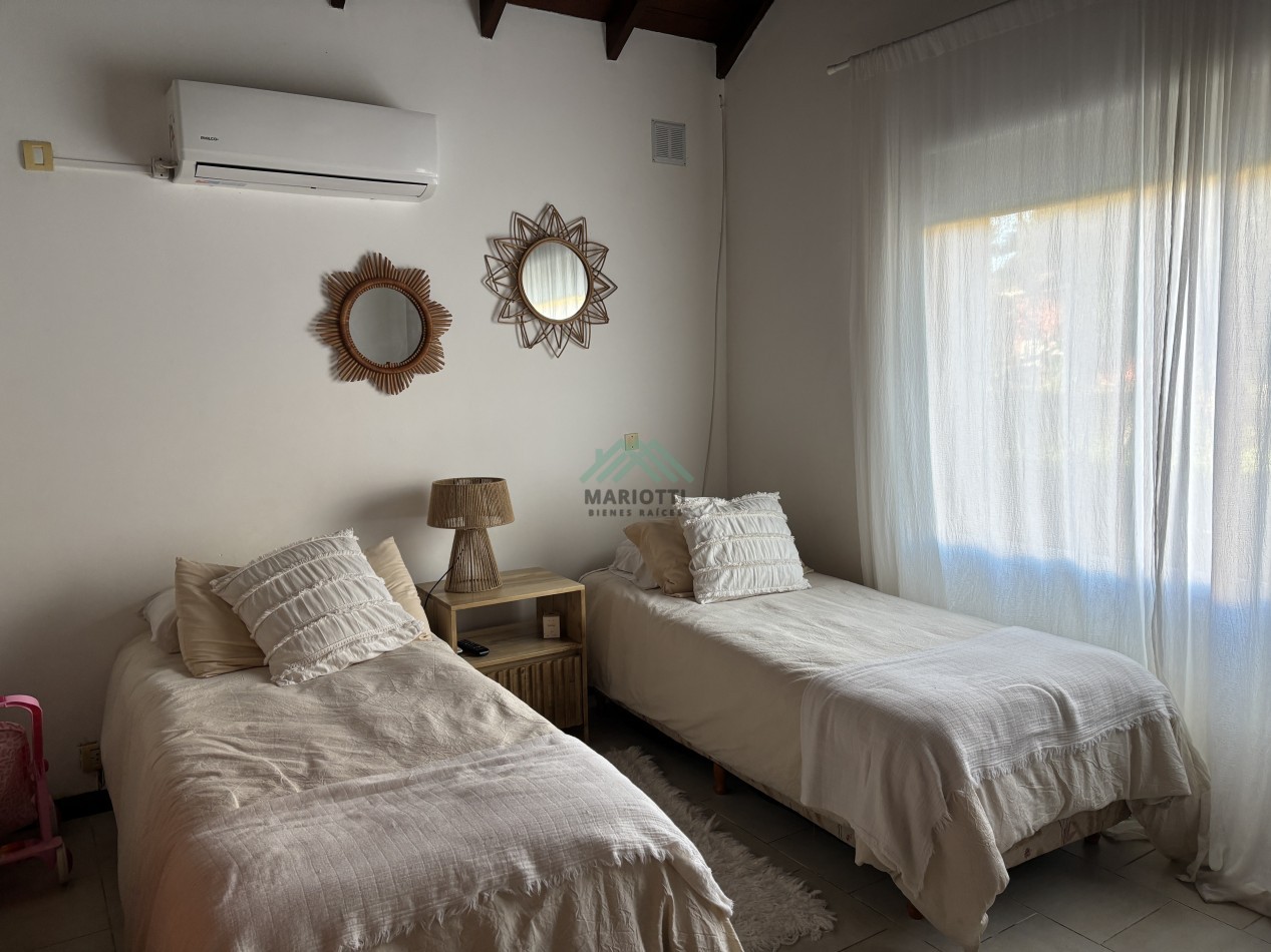 EN VENTA - PINAMAR - B5 - CASA 4 DORMITORIOS  