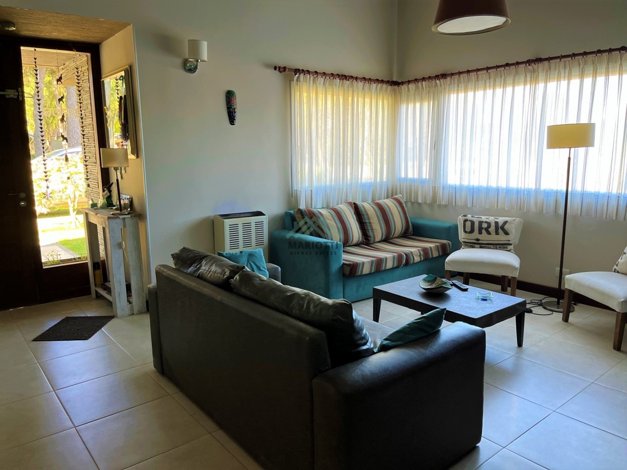 EN VENTA - PINAMAR  - NAYADES - CASA 3 DORMITORIOS CON PILETA CERCADA