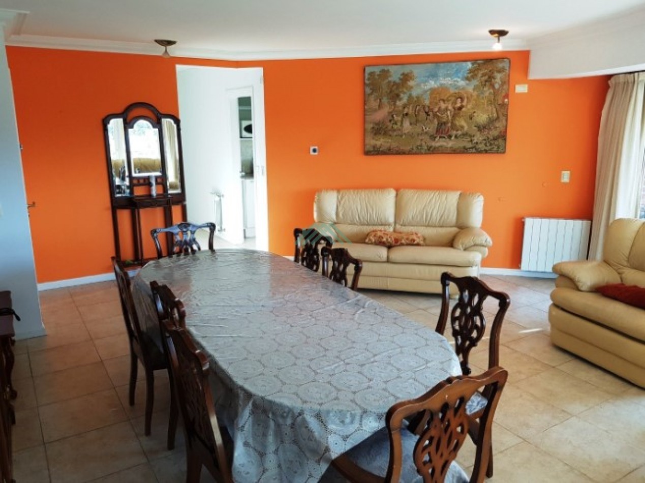 EN VENTA - PINAMAR - CENTRO - DEPARTAMENTO SEMIPISO CON ESTACIONAMIENTO PRIVADO 