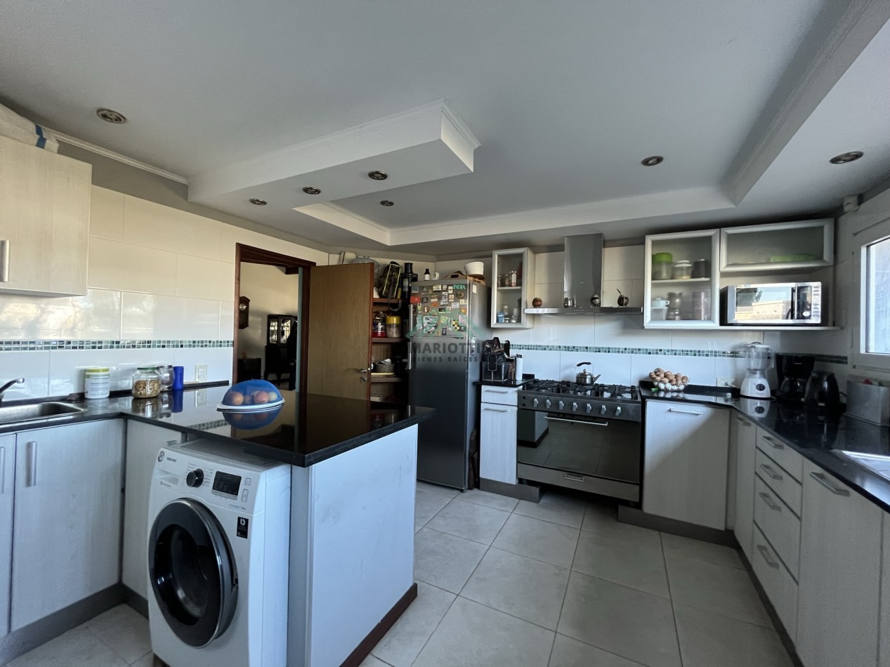 EN VENTA - PINAMAR  - NAYADES - CASA 3 DORMITORIOS CON PILETA CERCADA