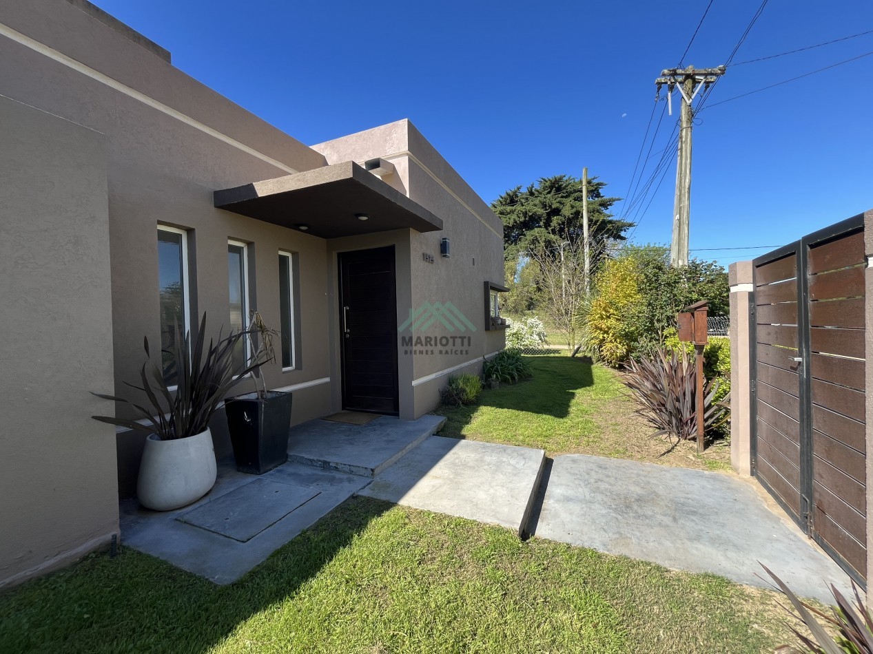 2026 - EN ALQUILER - PINAMAR - OSTENDE - MODERNA CASA EN PH 3 DORM BAÑOS 2 