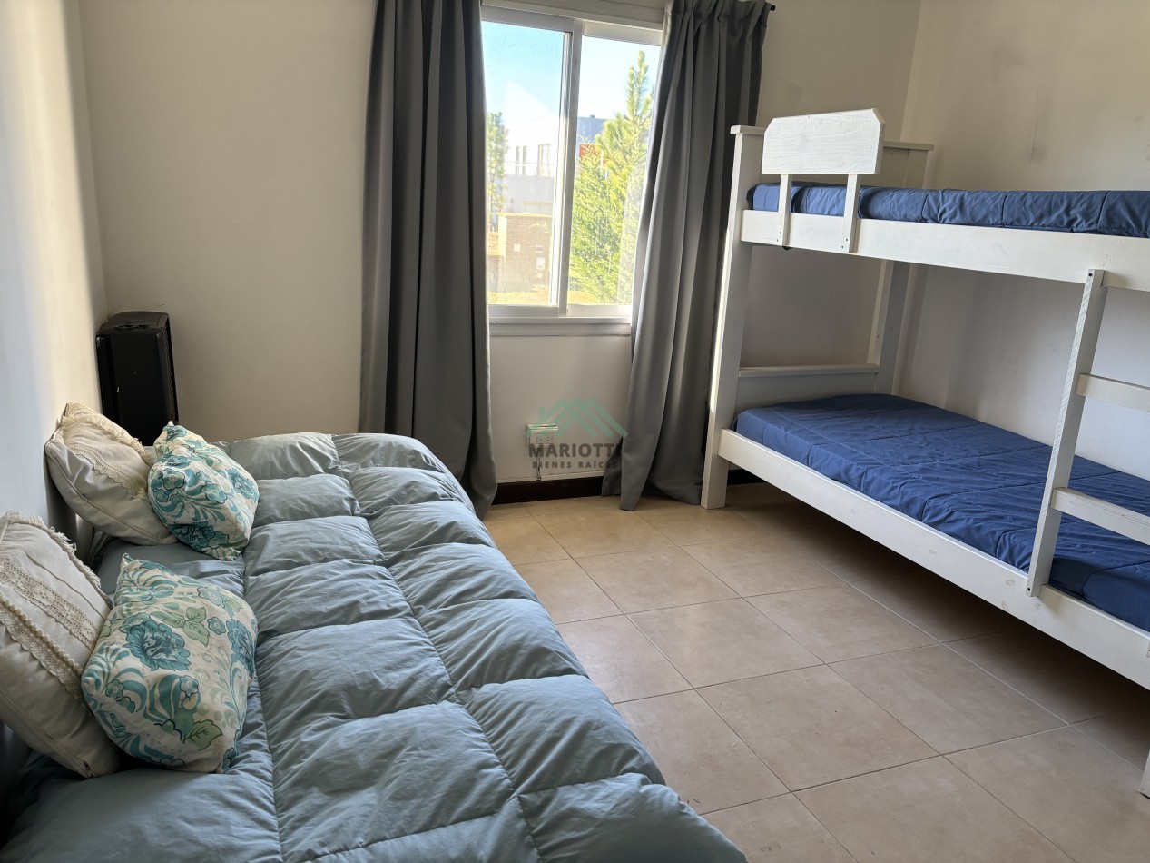 EN VENTA - COSTA ESMERALDA - GOLF I - CASA 3 DORMITORIOS Y PILETA