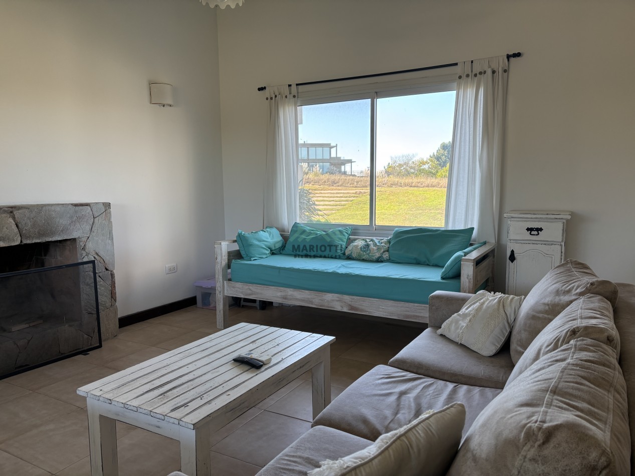 EN VENTA - COSTA ESMERALDA - GOLF I - CASA 3 DORMITORIOS Y PILETA