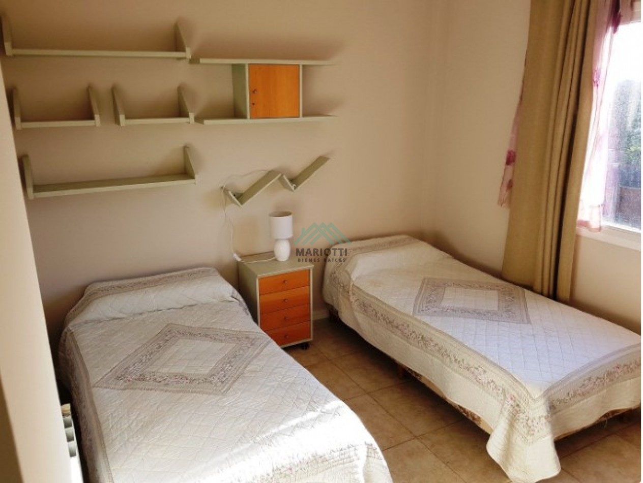 EN ALQUILER ANUAL - PINAMAR - CENTRO - DEPARTAMENTO SEMIPISO CON ESTACIONAMIENTO PRIVADO 