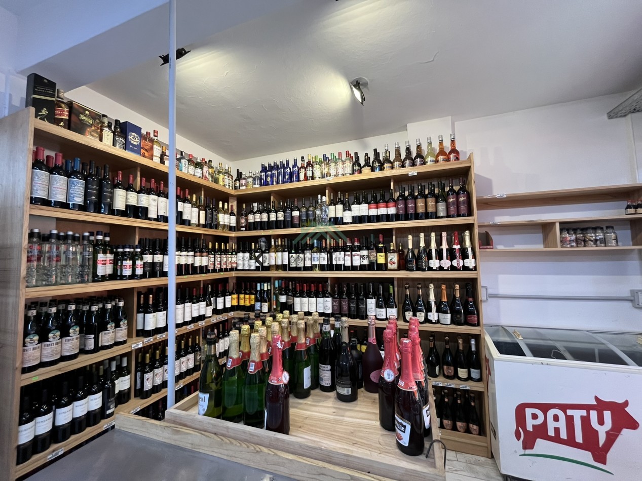 EN VENTA - PINAMAR - MAR DE OSTENDE - LOCAL COMERCIAL A METROS DE LA PLAYA