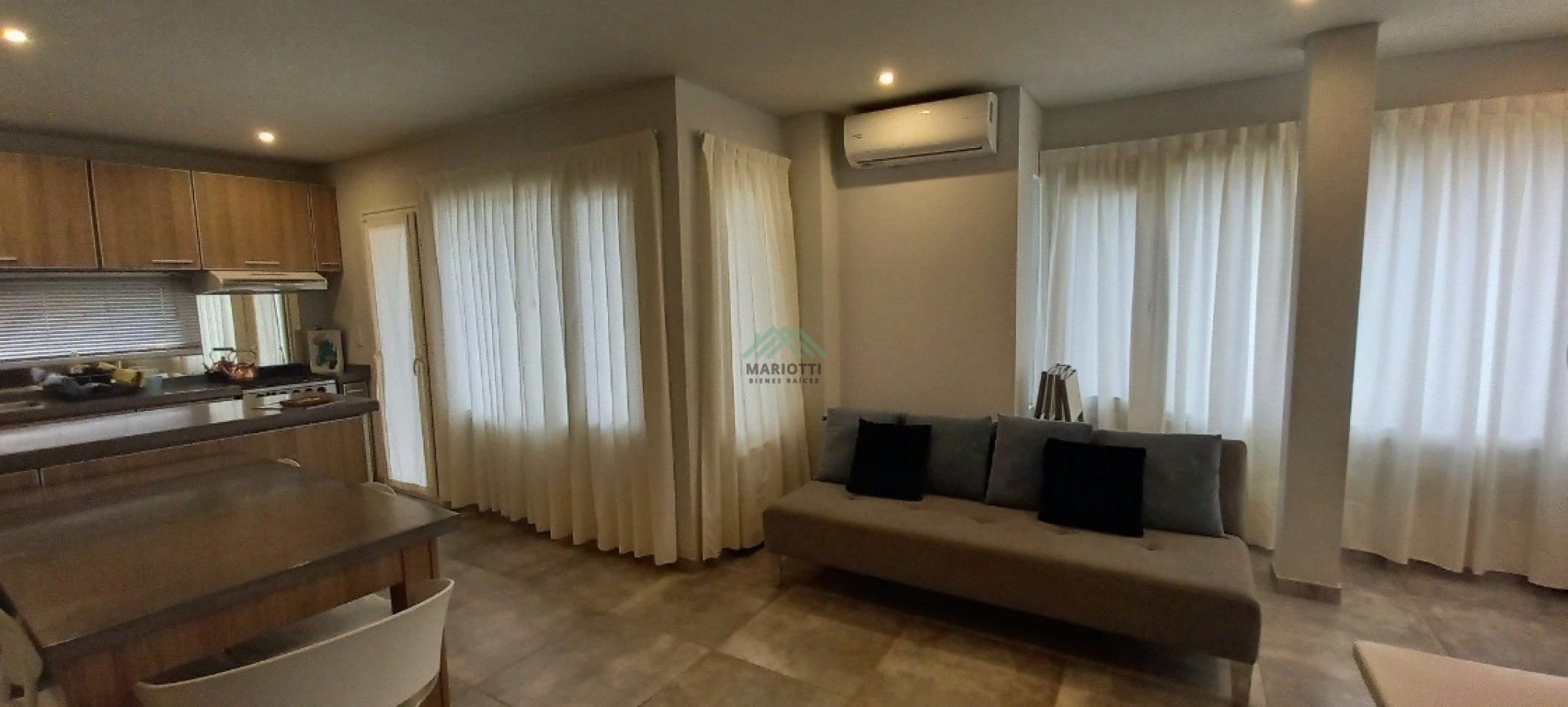 EN VENTA - PINAMAR - PLAYA CENTRO - MODERNO DEPARTAMENTO 2 AMB 2 BAÑOS