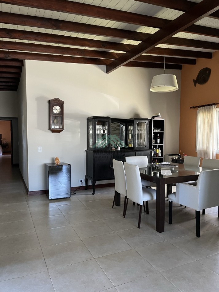 EN VENTA - PINAMAR  - NAYADES - CASA 3 DORMITORIOS CON PILETA CERCADA