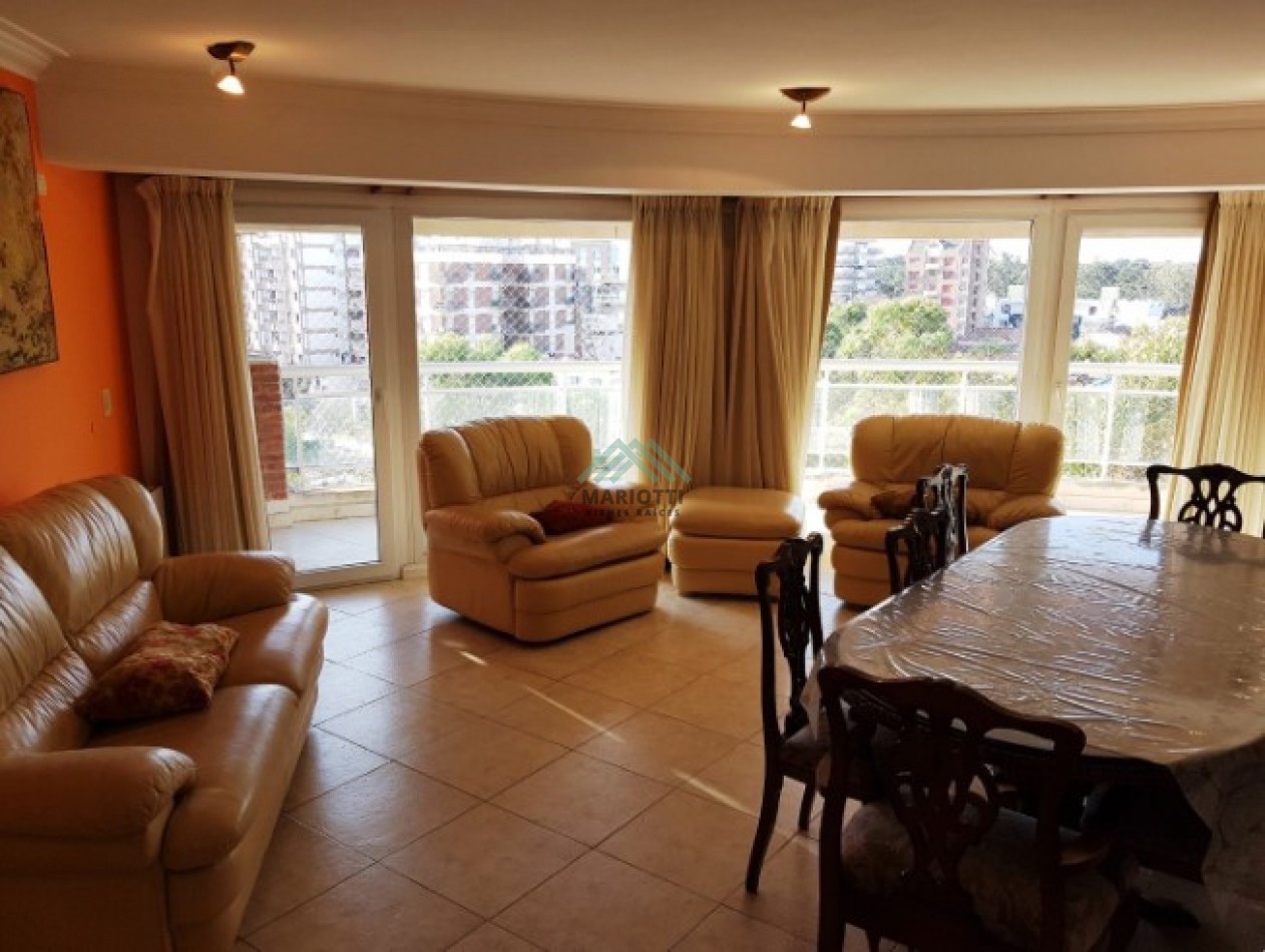 EN VENTA - PINAMAR - CENTRO - DEPARTAMENTO SEMIPISO CON ESTACIONAMIENTO PRIVADO 