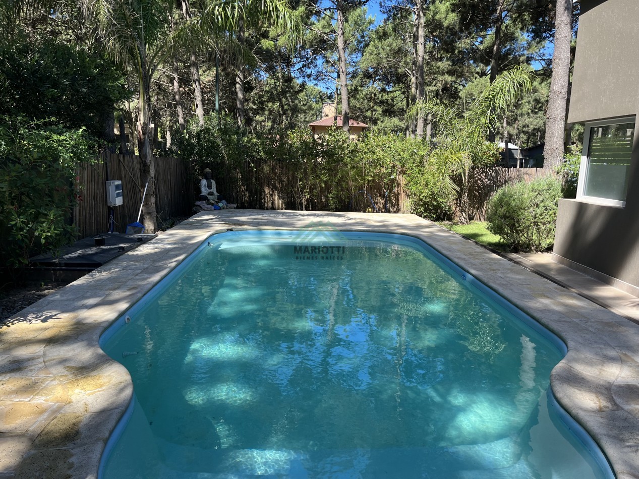 EN VENTA - PINAMAR  - NAYADES - CASA 3 DORMITORIOS CON PILETA CERCADA