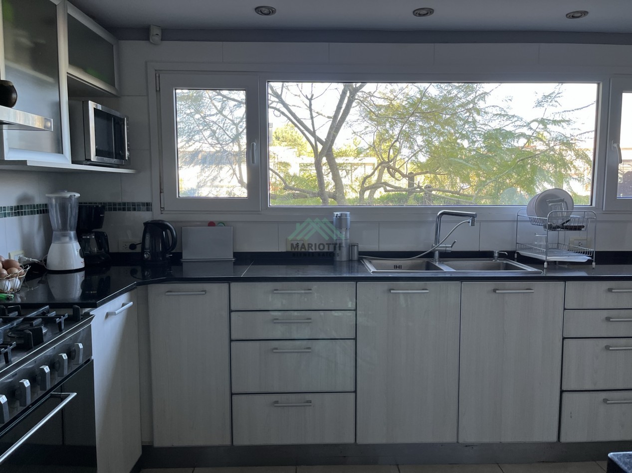 EN VENTA - PINAMAR  - NAYADES - CASA 3 DORMITORIOS CON PILETA CERCADA