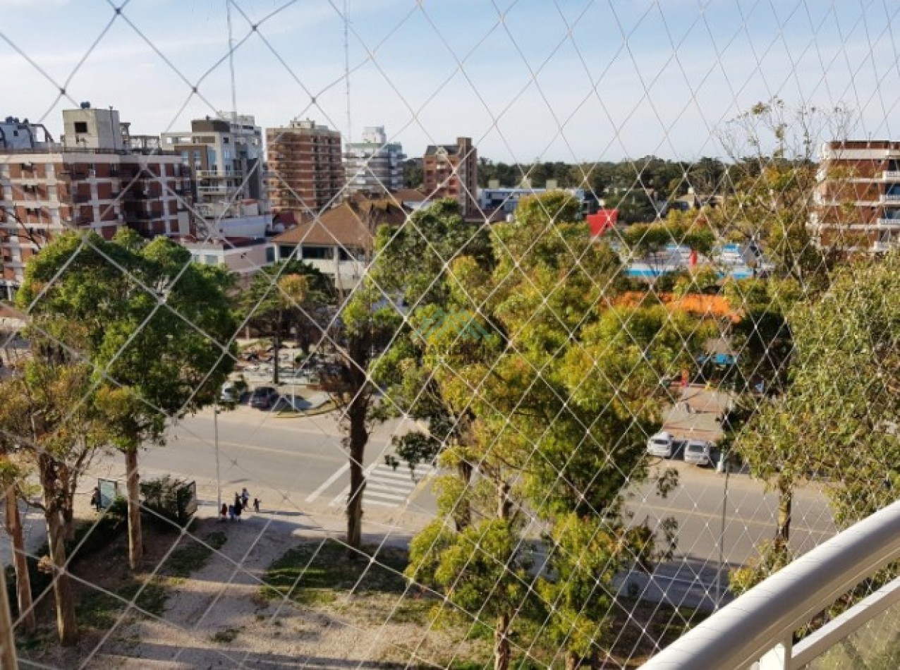 EN VENTA - PINAMAR - CENTRO - DEPARTAMENTO SEMIPISO CON ESTACIONAMIENTO PRIVADO 