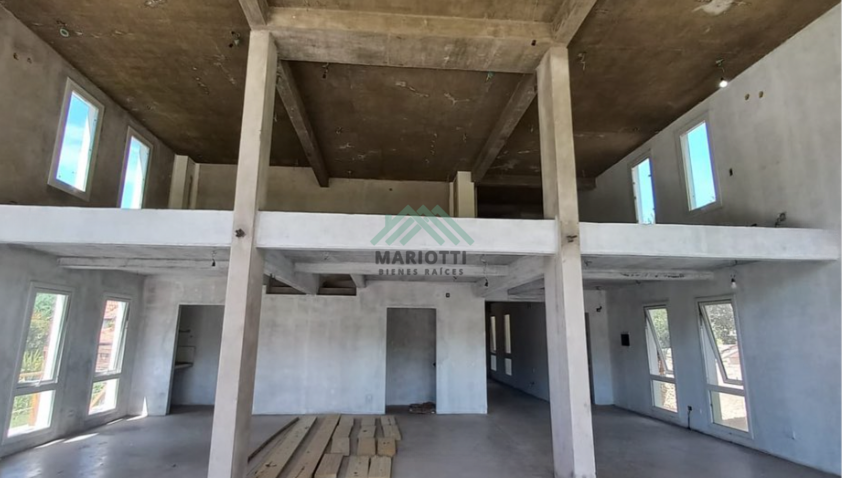 EN ALQUILER - ESPECTACULAR LOCAL DE  465M2 OSTENDE - PINAMAR