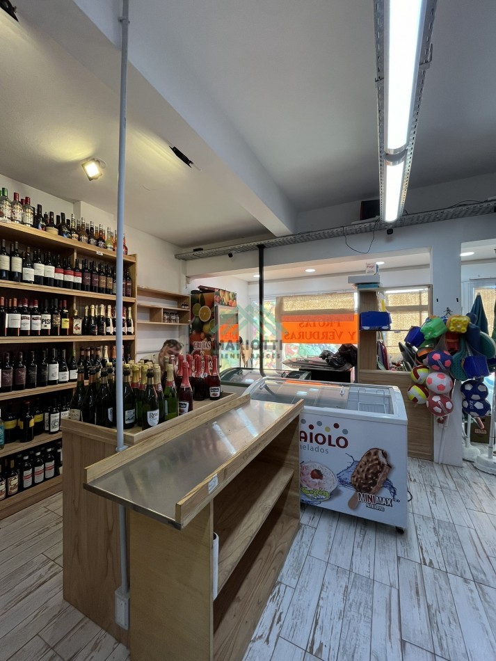 EN VENTA - PINAMAR - MAR DE OSTENDE - LOCAL COMERCIAL A METROS DE LA PLAYA