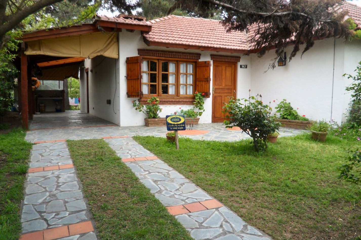 EN VENTA - OSTENDE - CASA 3 DORMITORIOS 2 BAÑOS CON DEPARTAMENTO INDENPENDIENTE