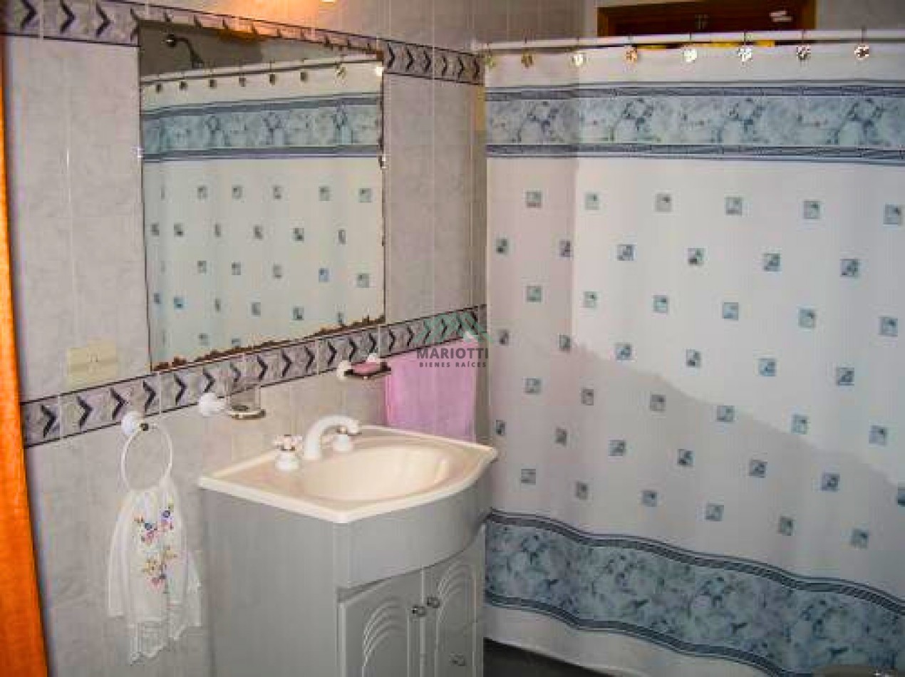 EN VENTA - OSTENDE - CASA 3 DORMITORIOS 2 BAÑOS CON DEPARTAMENTO INDENPENDIENTE