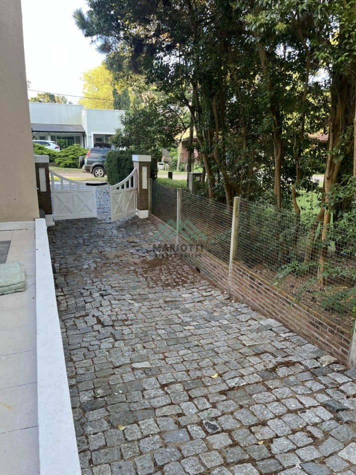 EN VENTA - CASA EN PH - ZONA IGLESIA - 3 DORMITORIOS Y DEPENDENCIA