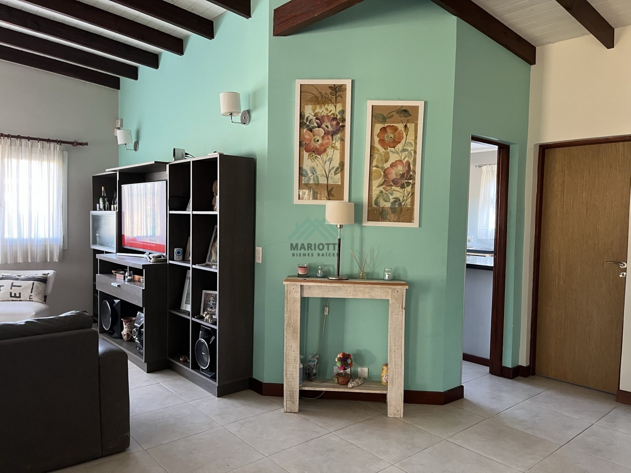 EN VENTA - PINAMAR  - NAYADES - CASA 3 DORMITORIOS CON PILETA CERCADA