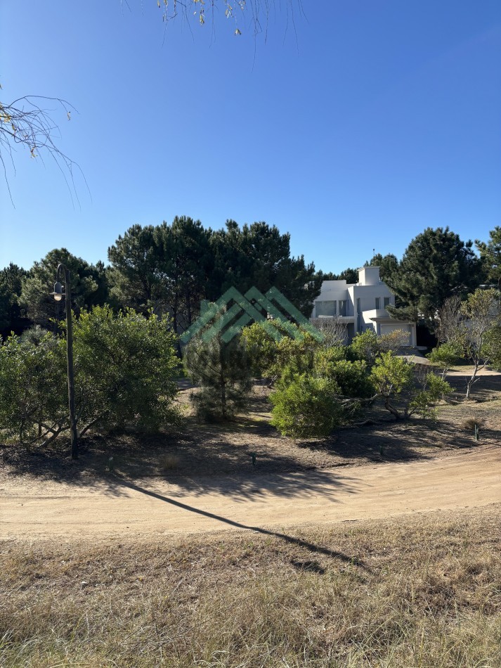 EN VENTA - COSTA ESMERALDA - LOTE BARRIO GOLF 2 - 1.530M2 CON FONDO DE 41M LINEALES DE VISTA AL CAMPO DE GOLF