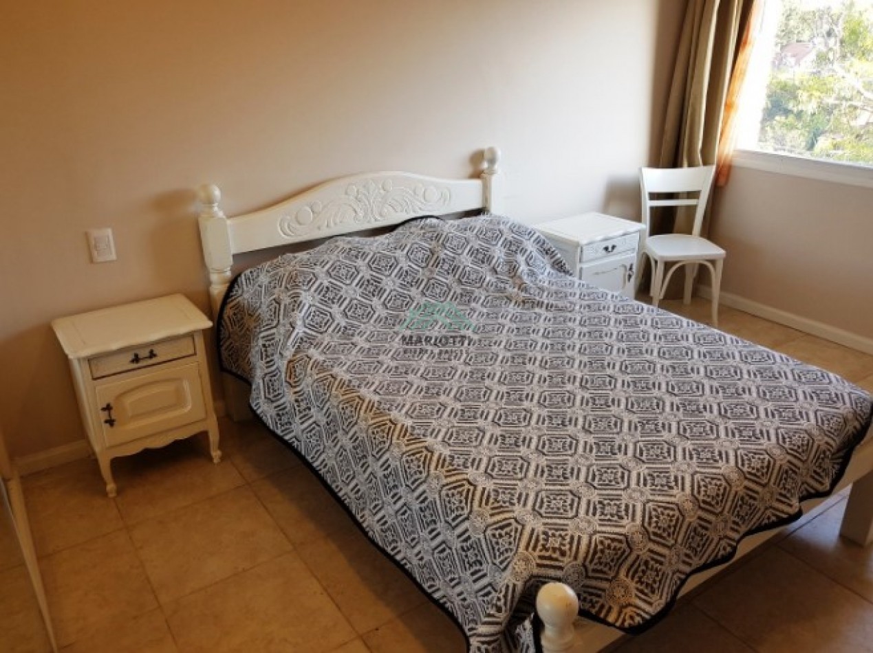 EN VENTA - PINAMAR - CENTRO - DEPARTAMENTO SEMIPISO CON ESTACIONAMIENTO PRIVADO 