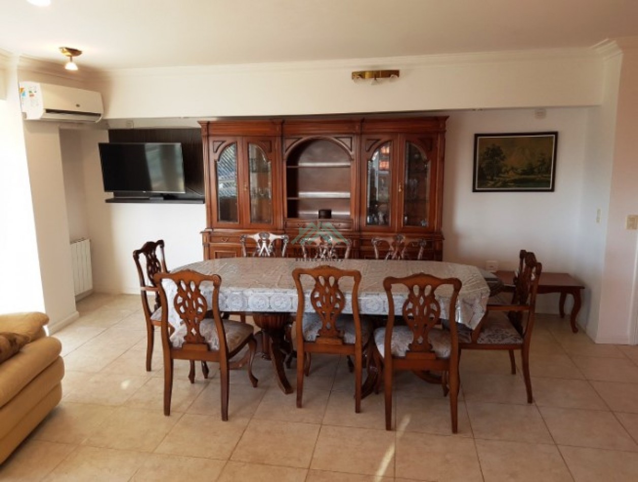 EN VENTA - PINAMAR - CENTRO - DEPARTAMENTO SEMIPISO CON ESTACIONAMIENTO PRIVADO 