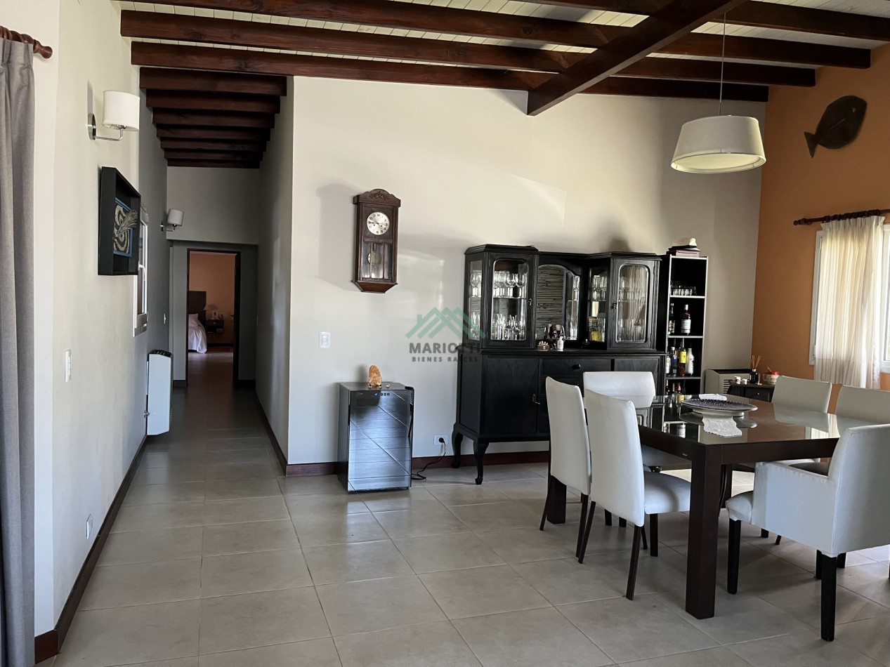 EN VENTA - PINAMAR  - NAYADES - CASA 3 DORMITORIOS CON PILETA CERCADA