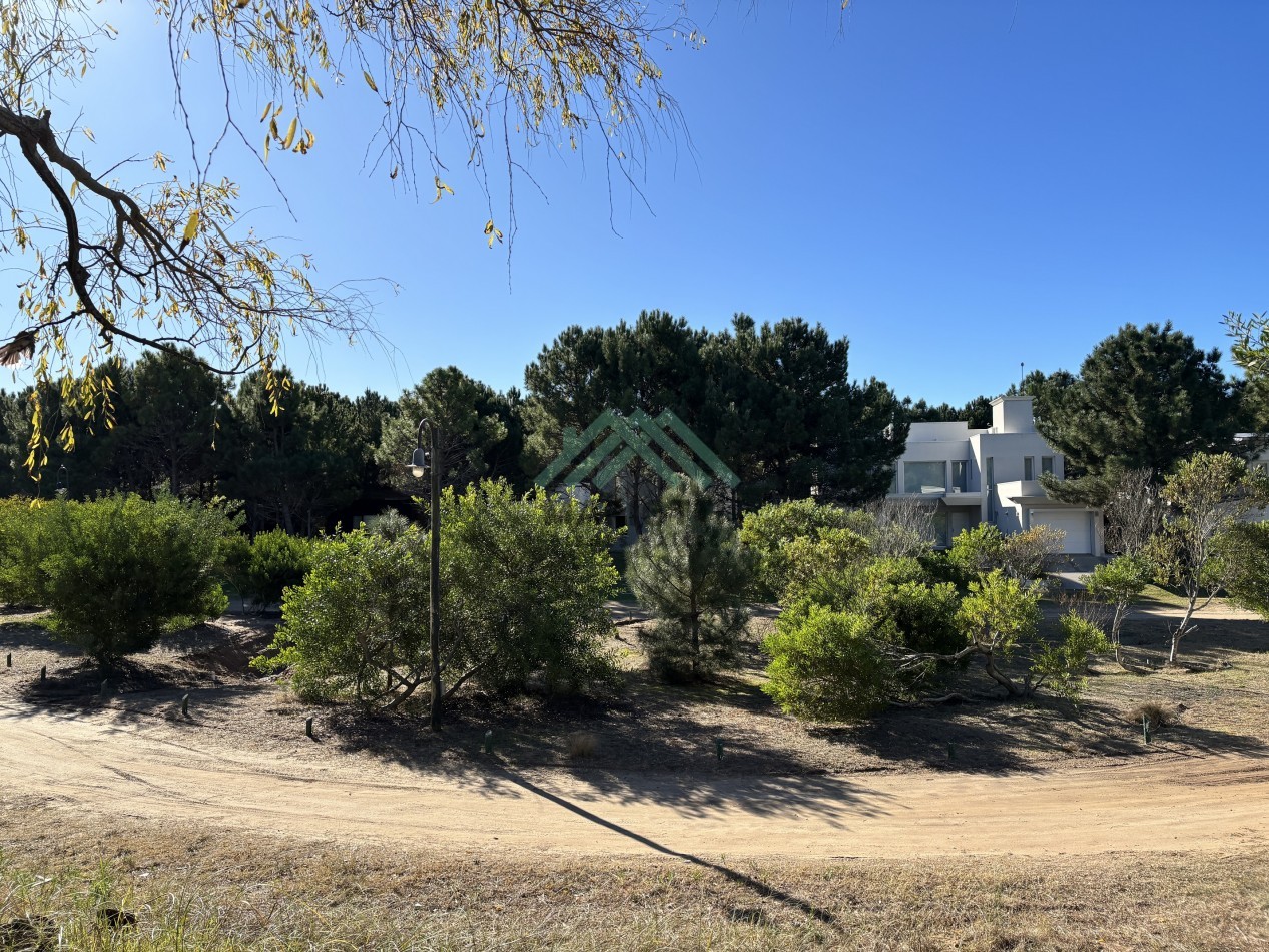 EN VENTA - COSTA ESMERALDA - LOTE BARRIO GOLF 2 - 1.530M2 CON FONDO DE 41M LINEALES DE VISTA AL GOLF