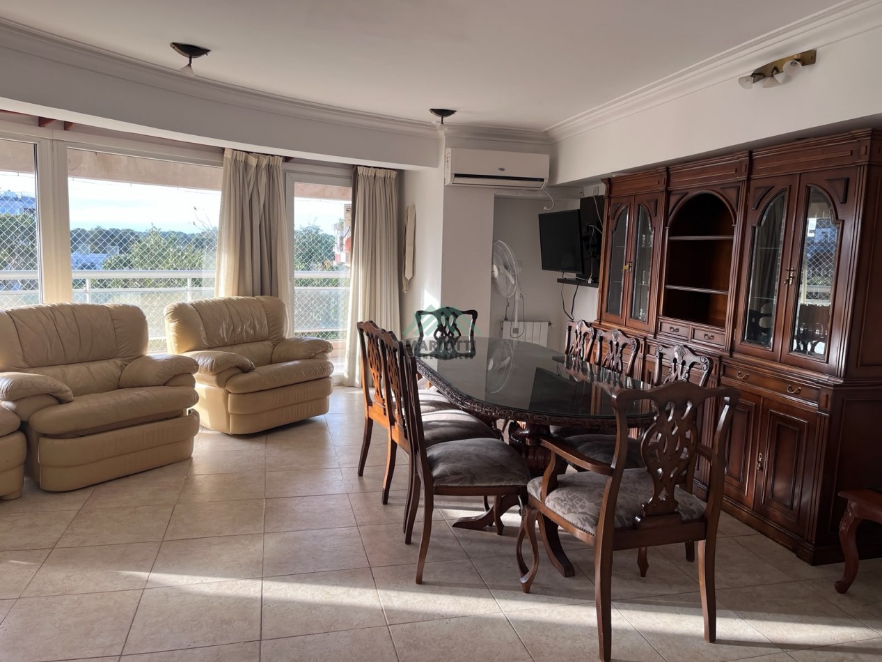 EN ALQUILER ANUAL - PINAMAR - CENTRO - DEPARTAMENTO SEMIPISO CON ESTACIONAMIENTO PRIVADO 