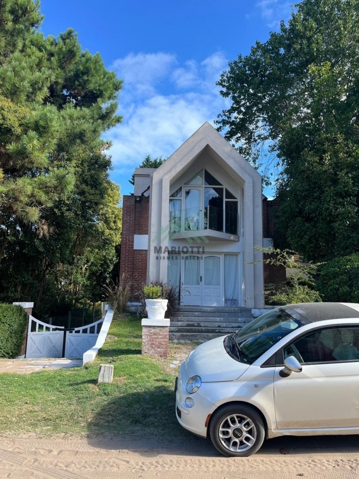 EN VENTA - CASA EN PH - ZONA IGLESIA - 3 DORMITORIOS Y DEPENDENCIA