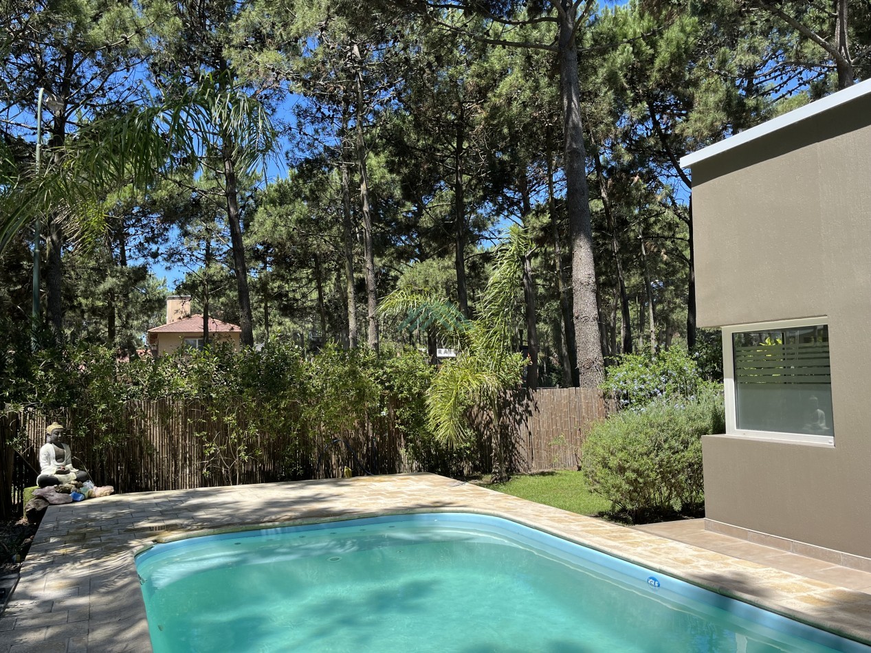 EN VENTA - PINAMAR  - NAYADES - CASA 3 DORMITORIOS CON PILETA CERCADA