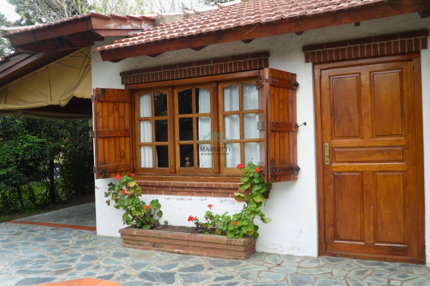 EN VENTA - OSTENDE - CASA 3 DORMITORIOS 2 BAÑOS CON DEPARTAMENTO INDENPENDIENTE