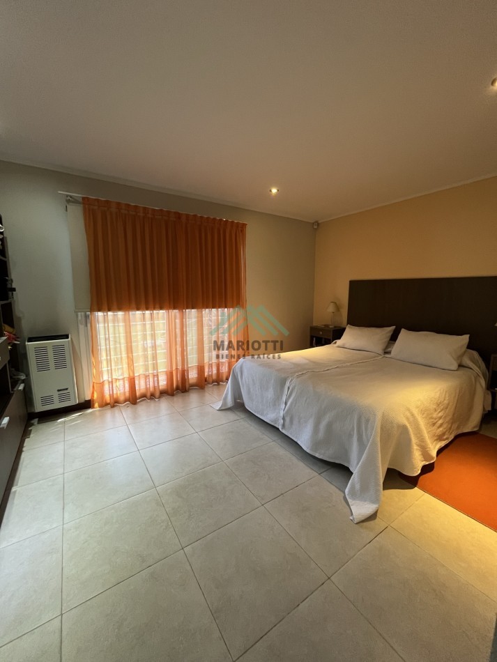 EN VENTA - PINAMAR  - NAYADES - CASA 3 DORMITORIOS CON PILETA CERCADA