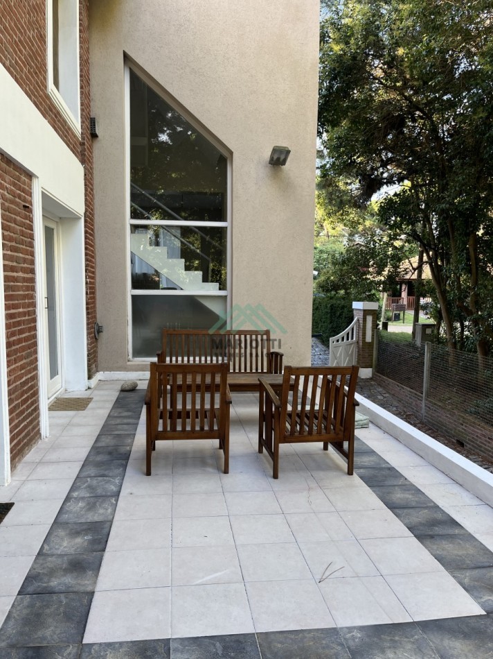 EN VENTA - CASA EN PH - ZONA IGLESIA - 3 DORMITORIOS Y DEPENDENCIA