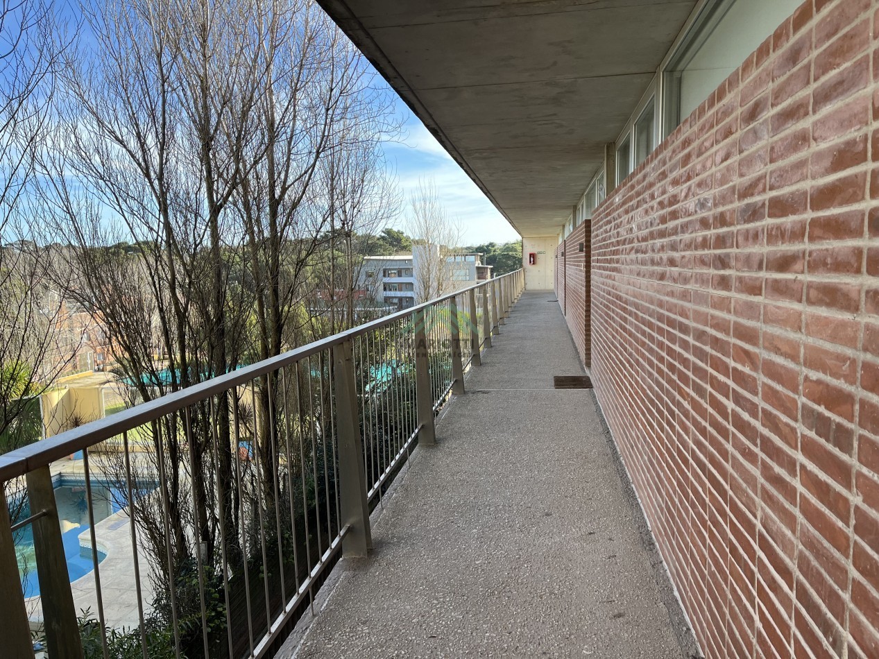 EN VENTA - VALERIA DEL MAR - PINAMAR - DEPTO 3 AMBIENTES CON PILETA Y AMPLIA COCHERA