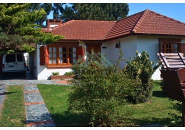 EN VENTA - OSTENDE - CASA 3 DORMITORIOS 2 BAÑOS CON DEPARTAMENTO INDENPENDIENTE