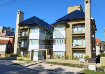 EN VENTA - PINAMAR - PLAYA CENTRO - MODERNO DEPARTAMENTO 2 AMB 2 BAÑOS